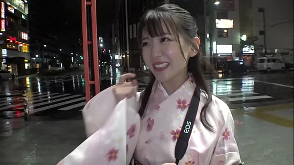 XXX We caught Aina, a female college student doing field work for foreign tourists in Asakusa! ! I thought she was a serious female college student, but she also seems to be doing her best to play with men! ! Part1 個のトップ クリップ