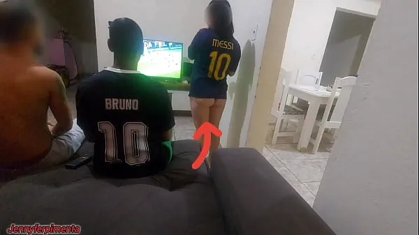 XXX fiz sexo com amigo do meu marido por causa de uma aposta, fiquei com tesão e acabei fazendo DP com os dois top Clips